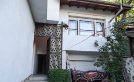 Traditional 3 story house in central bansko
