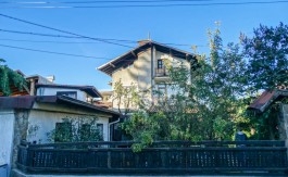 Traditional 3 story house in central bansko