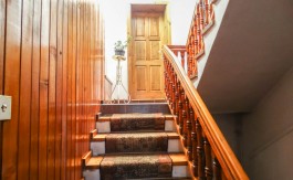 Traditional 3 story house in central bansko