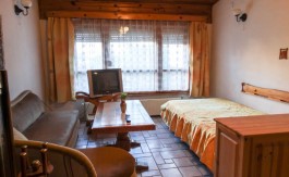 Traditional 3 story house in central bansko
