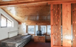 Traditional 3 story house in central bansko