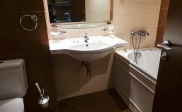 Top Floor Furnished 2 bed on Casa Karina