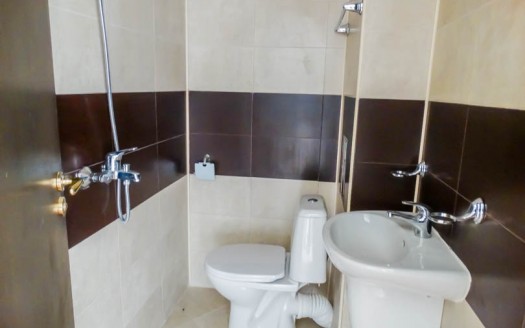 Unfurnished 1 bed on Balkan Heights