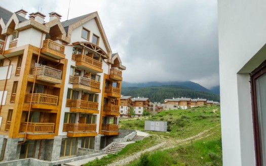 Unfurnished 1 bed on Balkan Heights