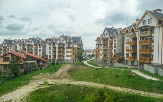 Unfurnished 1 bed on Balkan Heights
