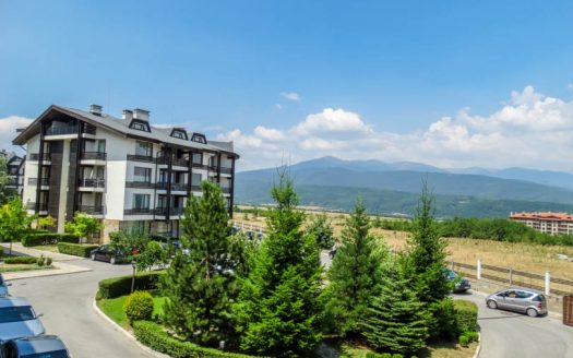 Furnished studio on Aspen Golf
