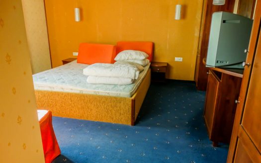 Furnished studio on friends hotel