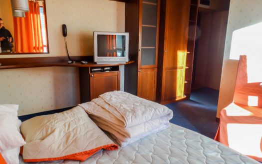 Furnished studio on friends hotel