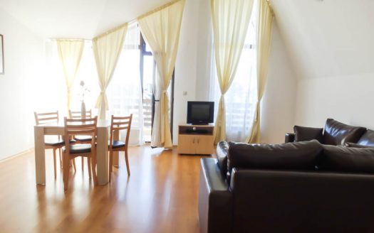 Penthouse 1 bed on Aspen Golf