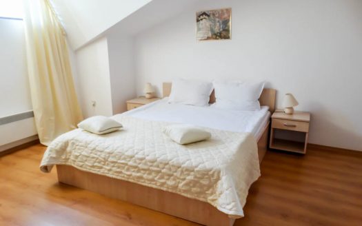 Penthouse 1 bed on Aspen Golf