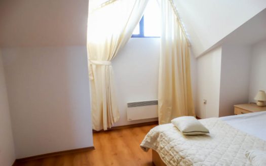 Penthouse 1 bed on Aspen Golf