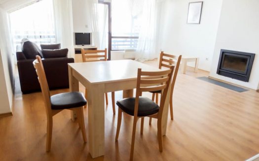 Furnished 1 bed Penthouse on Aspen Golf
