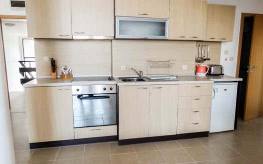 Furnished 1 bed Penthouse on Aspen Golf