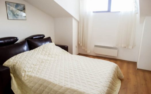 Furnished 1 bed Penthouse on Aspen Golf