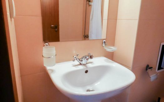 Part furnished 1 bed on Pirin Golf