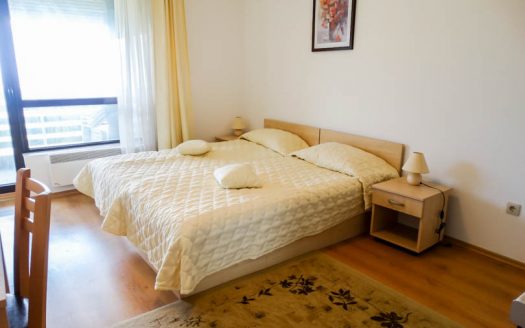 Furnished studio on Aspen Golf