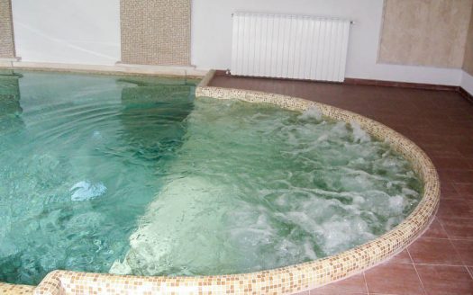 Furnished 2 bed on Adeona