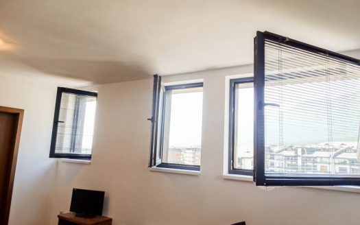 Top floor 1 bed on Aspen Heights