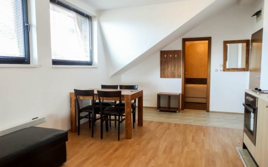 Top floor 1 bed on Aspen Heights