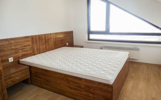 Top floor 1 bed on Aspen Heights