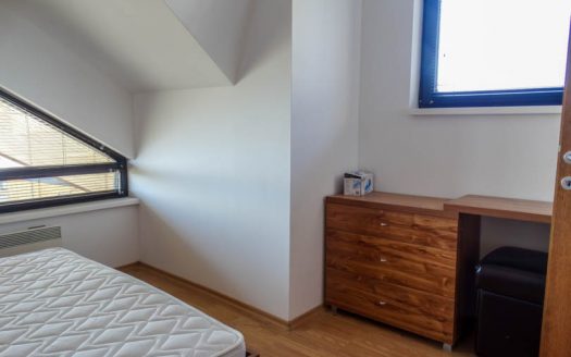 Top floor 1 bed on Aspen Heights