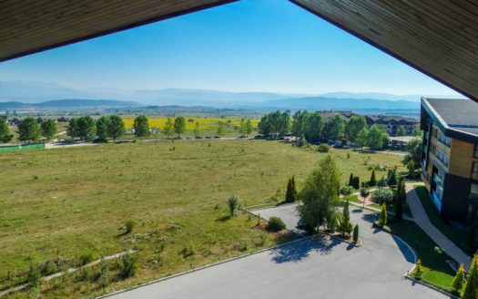 Top floor 1 bed on Aspen Heights