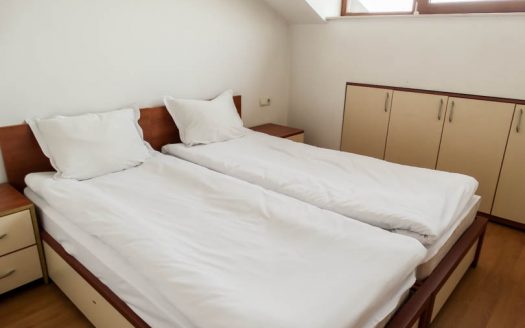 Furnished 2 bed Penthouse on Refectory