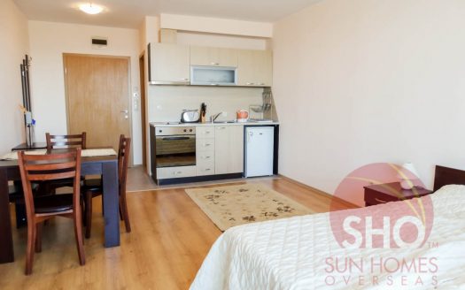 Furnished studio on Aspen Golf