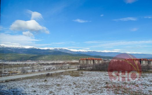 Furnished studio on Aspen Golf