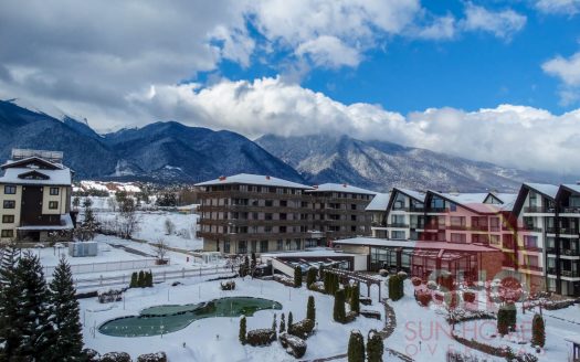 Penthouse 1 bed on Aspen Golf