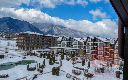 Penthouse 1 bed on Aspen Golf