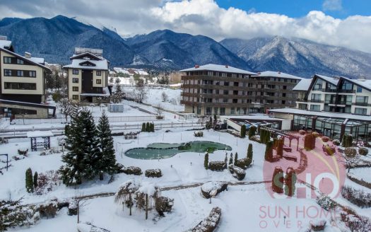 Penthouse 1 bed on Aspen Golf