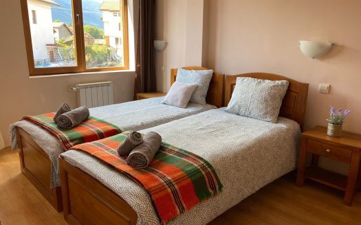 Furnished 2 bed on Adeona
