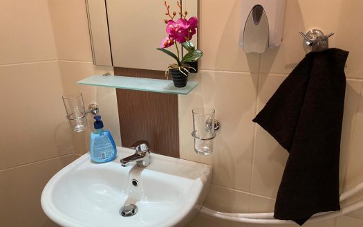 Furnished 2 bed on Adeona