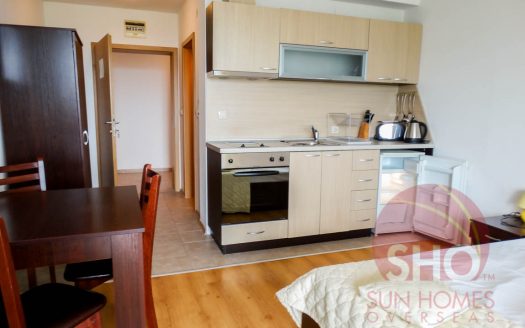Furnished studio on Aspen Golf
