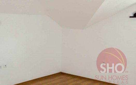Brand new 1 bed penthouse on Royal Park