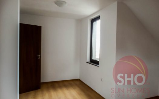 Brand new 1 bed penthouse on Royal Park