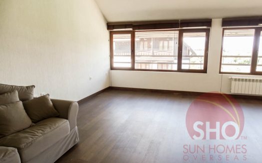 Part-Furnished 2 bed duplex on Comfort