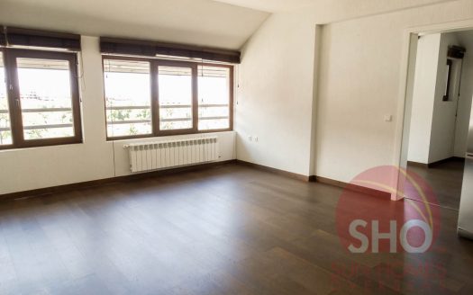 Part-Furnished 2 bed duplex on Comfort