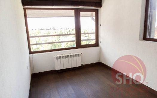 Part-Furnished 2 bed duplex on Comfort