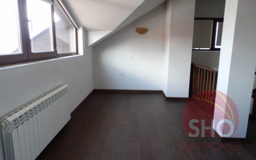 Part-Furnished 2 bed duplex on Comfort