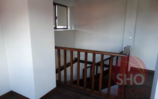 Part-Furnished 2 bed duplex on Comfort