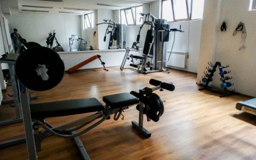 Part-Furnished 2 bed duplex on Comfort