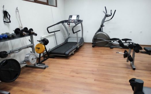 Part-Furnished 2 bed duplex on Comfort