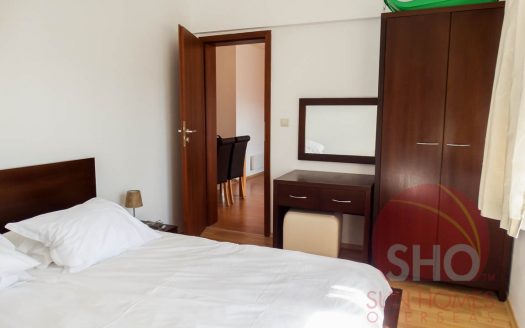 Furnished 2 bed on Top Lodge