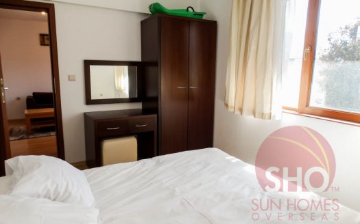 Furnished 2 bed on Top Lodge