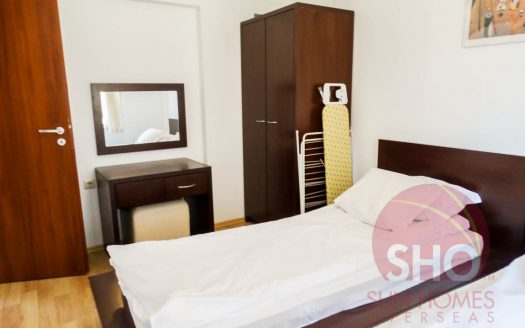 Furnished 2 bed on Top Lodge