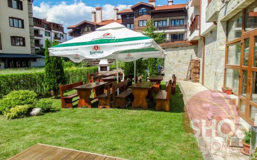 Furnished top floor 1 bed on Evergreen