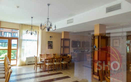 Furnished top floor 1 bed on Evergreen