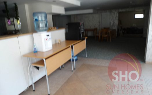 Furnished top floor 1 bed on Evergreen